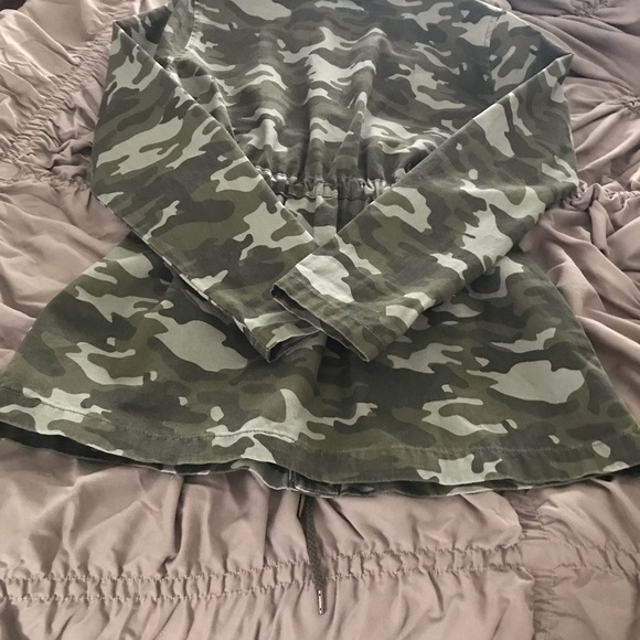 Camo Drawstring Jacket - Picture 4 of 4